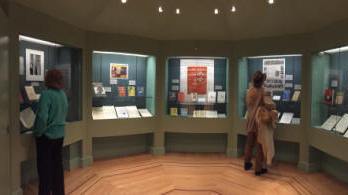 Janet Hutchings and Laurie Harden visiting the Exhibition (Picture from EQMM blog)