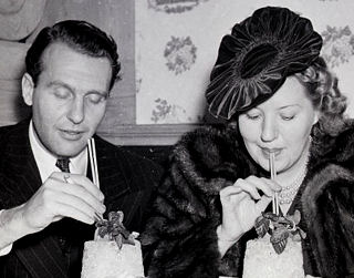 Ralph Bellamy drinking Mint Juleps with his wife Catherine Willard (1939)