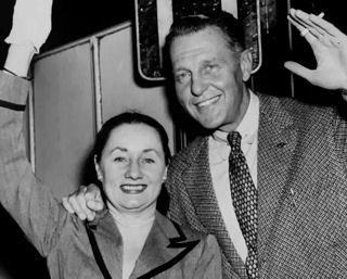 Ralph Bellamy with his (4th) wife Alice Murphy, whom he met when she was his agent's assistant. (1952)