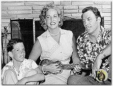 Familieportret van Richard Coogan Jr., Gay Adams en Richard Coogan (1959)