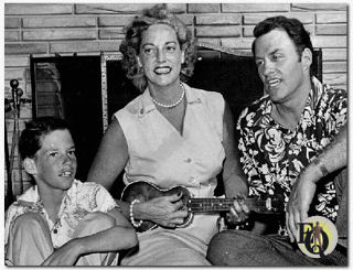 Familieportret van Richard Coogan Jr., Gay Adams en Richard Coogan (1959)