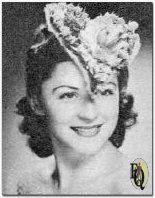Helen Lewis CBS actrice, draagt een Valentijn hoed van rozen en tulle (1942)