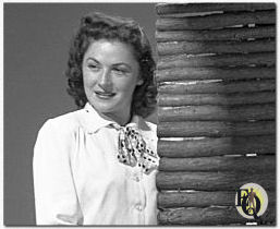 Helen Lewis in de studiolichten bij CBS (14 sep 1944. New York, NY).