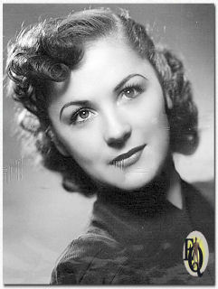Helen Lewis speelt een van de hoofdrollen in de CBS circus serie, The Mighty Show. (Maandag tot en met vrijdag van 5:45 tot 6:00 P.M. EST). (CBS foto - uitgebracht op 10/22/1938)
