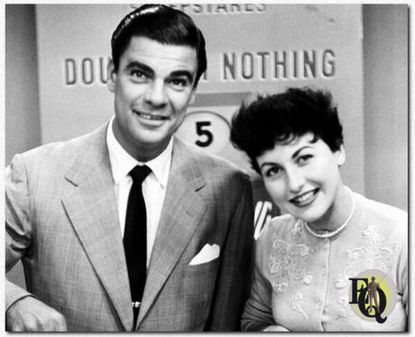 "Double or Nothing" (CBS, 1952–1954) met Bert Parks. Vijf deelnemers kregen telkens een reeks vragen ter waarde van 10, 20, 40 dollar en een “Double or Nothing”-vraag, voor een maximale winst van 140 dollar per spel. Alle kandidaten namen op het einde van de show deel aan de “Red & White (sponsor Campbell’s Soup) Sweepstakes”. Wie als eerste de laatste vraag correct beantwoordde, won de sweepstakes. Hier te zien op het eerste jubileum in 1953. Het meisje is Joan Meinch.