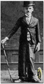 Op negen of tien jarige leeftijd kreeg Bert voor het eerst applaus, als imitator van Charlie Chaplin