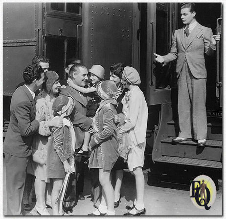  Joseph Quillan (1884-1952) and Sarah (1885-1969) with their nine children (Eddie on the steps)