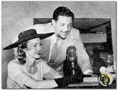 "Quick as a Flash" EMCEE KEN ROBERTS shows fair contestant how to work the buzzer and tells her rules of broadcast. Every one of the six guests has an equal chance at the questions, may participate as often as he wishes. ("Radio Life", Jan 1945)