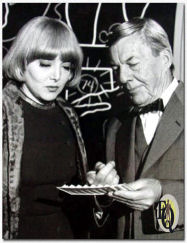 Carolyn Jones (Rita Radcliffe) with David Wayne (Inspector Queen) in "The Adventure of The Hard-Hearted Huckster".